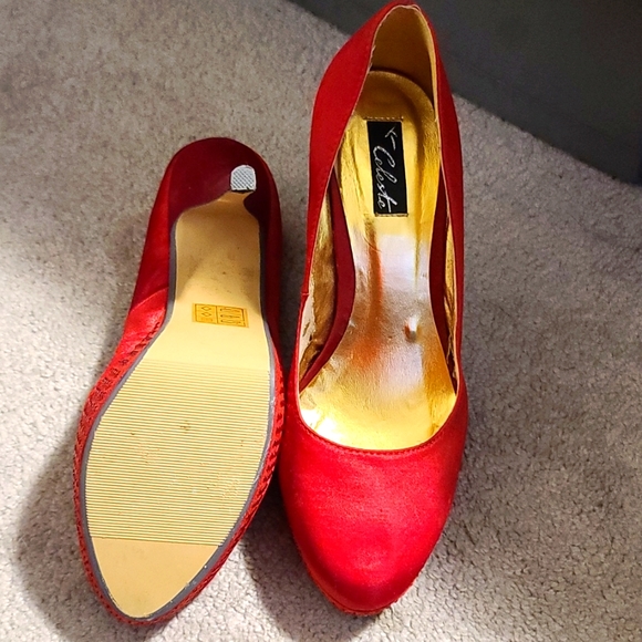 Heels - Picture 3 of 3